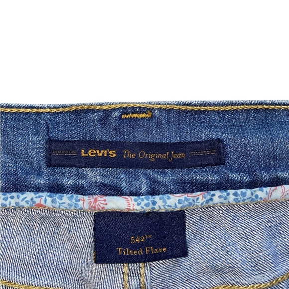 Levi’s 542 Tilted Flare Jeans – Women’s Size 12 Medium - Picture 3 of 5